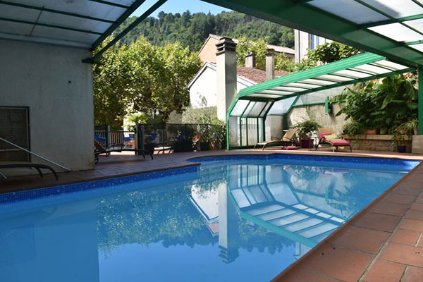 piscine Grand Hôtel de Lyon à Vals les Bains - un de vos hébergements pour le séjour vélo Genêts